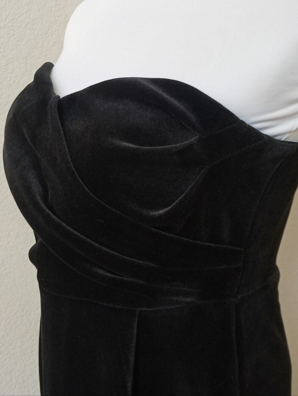 Express black velour sweetheart neckline strapless cocktail dress - Picture 7 of 12